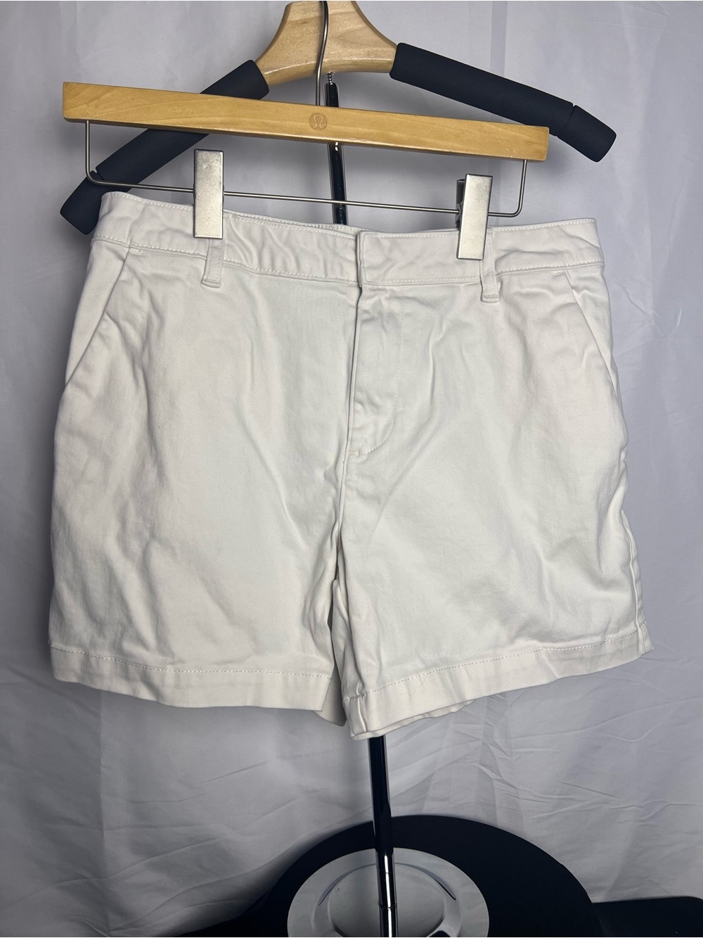 Banana Republic White Flat Front Chino Shorts - Size 10